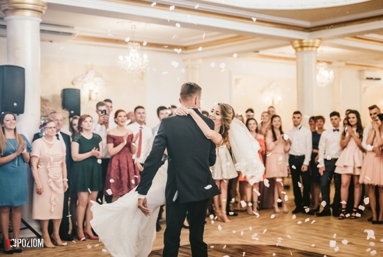 4. Wejście i pierwszy taniec - 2018-06-16 - Monika & Marcin (48)
